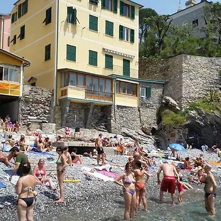 Oda ve Kahvaltı Rifugio 9 Km Da Recco